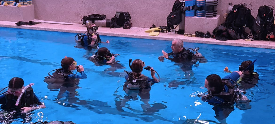 Treinamento na piscina Scuba Point 3